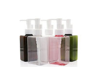 I vari colori svuotano le bottiglie della pompa della schiuma per il balsamo dei detersivi dello sciampo