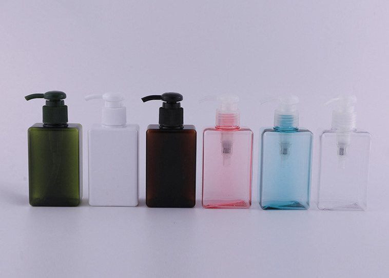 Multi dimensione adeguata della bottiglia 100ml della pompa della lozione di colori per i prodotti di cura personale