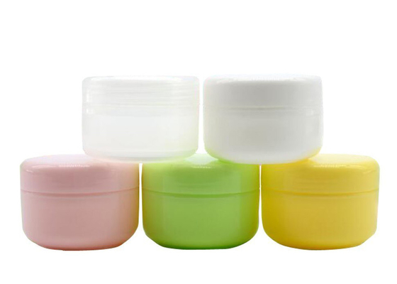 La varietà colora il grande uso di vita quotidiana della bocca dei contenitori cosmetici vuoti