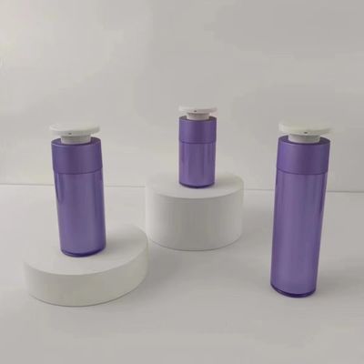Bottiglia per distributori cosmetici di plastica viola con pompa di pressione bianca