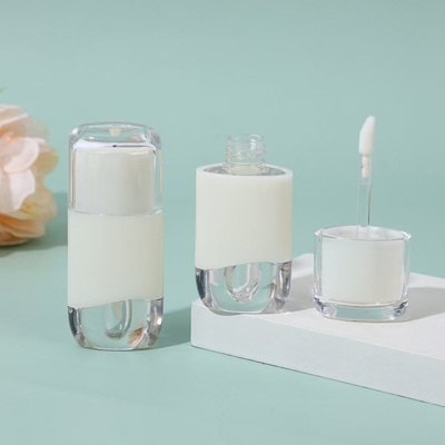 Tubo di rossetto vuoto 3.5G personalizzato con chiusura a vite di sigillo di gomma Tubo di balsamo labiale in plastica per contenitori cosmetici Imballaggi in plastica