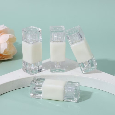 Tubo di rossetto per la bocca rotonda vuota su misura 4g con chiusura a vite di sigillo di gomma Tubo di balsamo per la bocca di plastica per imballaggi per contenitori cosmetici
