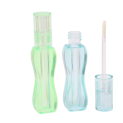 Fabbrica 4g tubo di rossetto a bocca rotonda vuota con chiusura a vite di sigillo di gomma tubo di balsamo labiale di plastica per imballaggi per contenitori cosmetici
