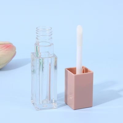 Gloss per le labbra cambiatore di gioco tubo rotante e retrattile in vari colori per articoli di celebrità su Internet