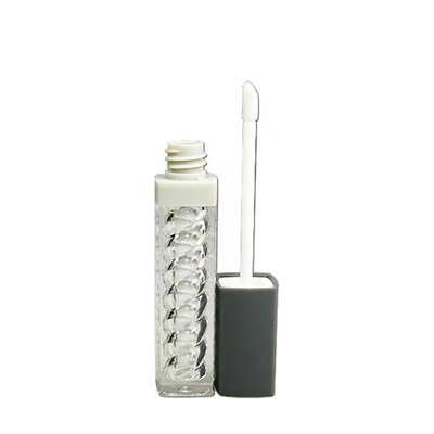 Il tubo di rossetto di plastica ruota e si ritira in vari colori.