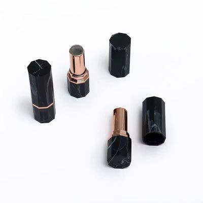 Tubo Ottagonale di Rossetto in Marmo Nero di Lusso con Dettaglio Oro Rosa