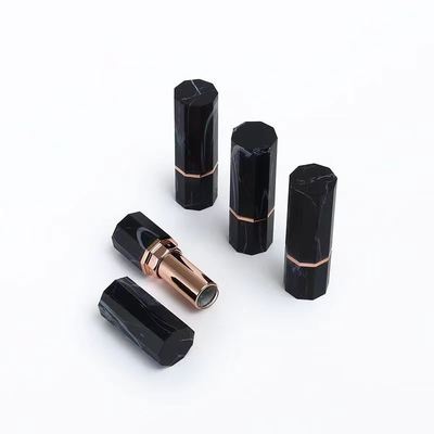 Tubo Ottagonale di Rossetto in Marmo Nero di Lusso con Dettaglio Oro Rosa