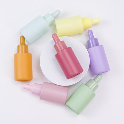 Bottiglia di olio essenziale a colori di macaroni in 30 ml con pompa in plastica in PP e materiale in vetro