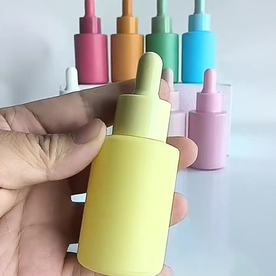 Bottiglia di olio essenziale a colori di macaroni in 30 ml con pompa in plastica in PP e materiale in vetro