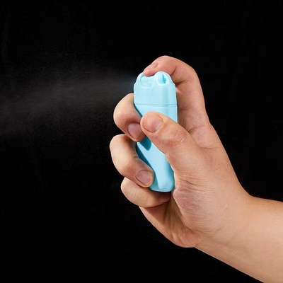 Vendita a caldo 10ml Carte di plastica Perfume Spray con supporto per l' appendiabiti Personalizzazione