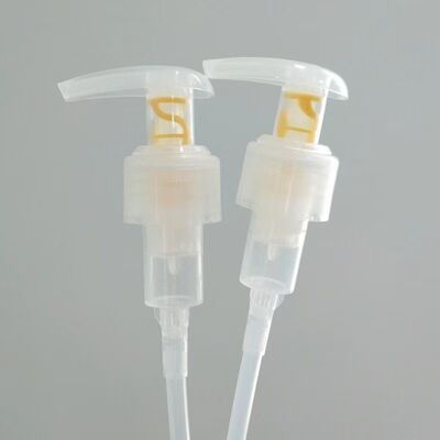 Pompa dosatrice per lozione interamente in plastica con misure 24/410 24/415 28/410 28/415 disponibili, utilizzata per confezioni di prodotti per la cura della pelle di alta gamma