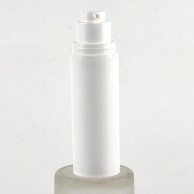 Flacone cosmetico bianco airless con pompa per crema, lozione e siero per la cura della pelle