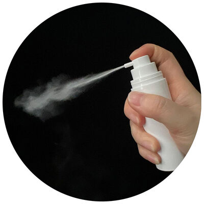 Flacone cosmetico bianco airless con pompa per crema, lozione e siero per la cura della pelle