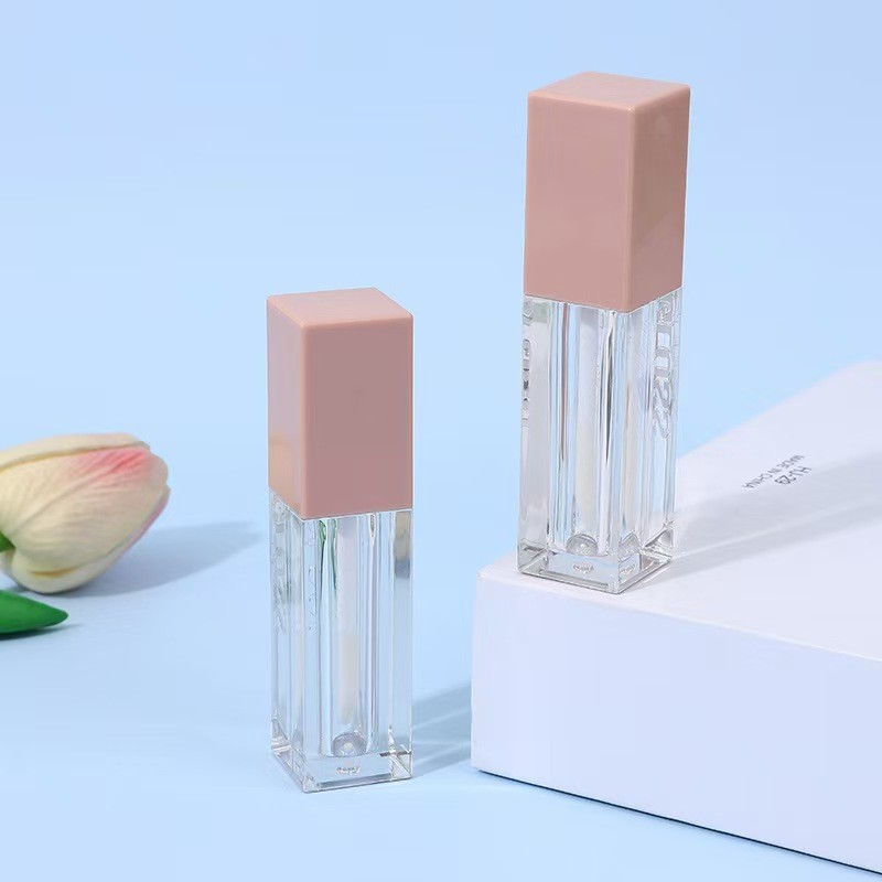 Gloss per le labbra cambiatore di gioco tubo rotante e retrattile in vari colori per articoli di celebrità su Internet