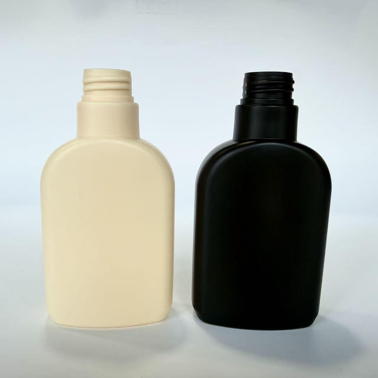 28 mm 200 ml HDPE 33 g Bottiglia di plastica vuota nera/biancastra per lozione shampoo confezionamento cosmetico